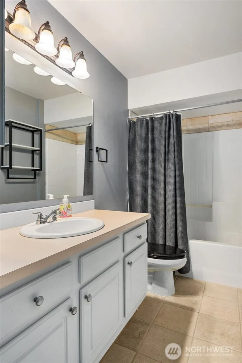 Property photo for 5589 Lakemont Boulevard Se #1702, Bellevue photo 11