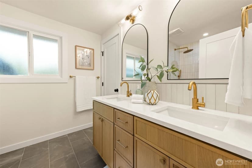 Property photo for 10419 18th Avenue S, Seattle photo 11