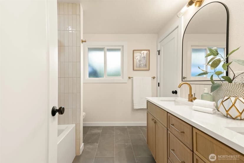 Property photo for 10419 18th Avenue S, Seattle photo 12