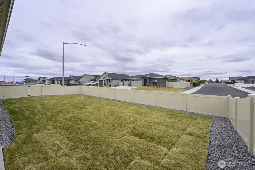 Property photo for 915 Ivy Street Ne, Ephrata photo 33