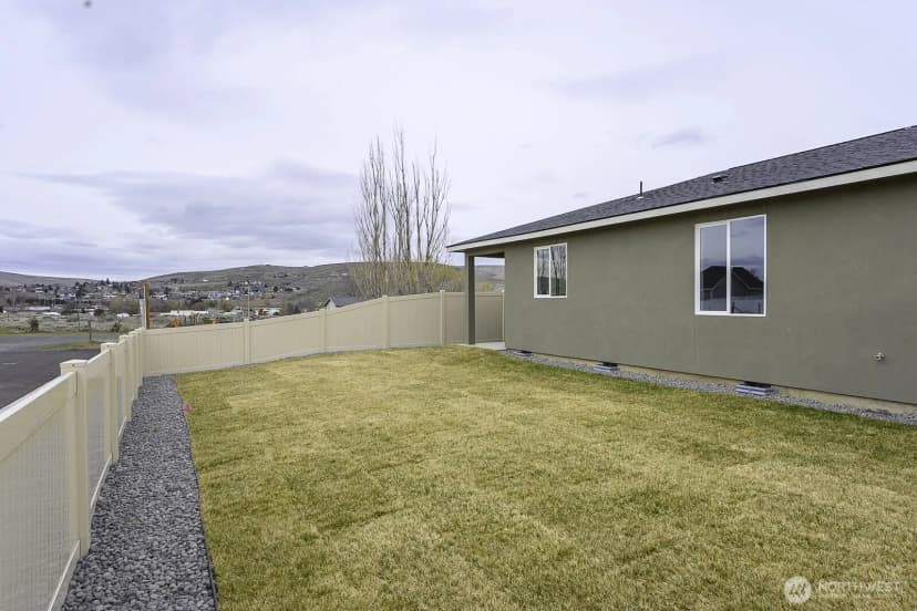 Property photo for 915 Ivy Street Ne, Ephrata photo 35