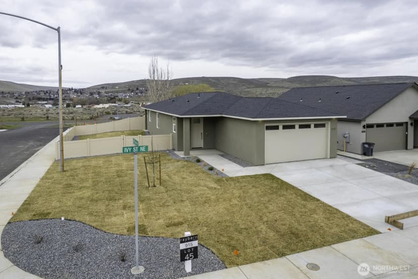 Property photo for 915 Ivy Street Ne, Ephrata photo 2