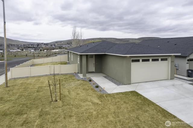 Property photo for 915 Ivy Street Ne, Ephrata photo 3