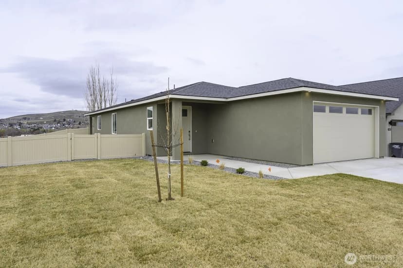 Property photo for 915 Ivy Street Ne, Ephrata photo 7