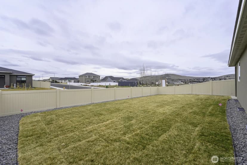 Property photo for 915 Ivy Street Ne, Ephrata photo 36