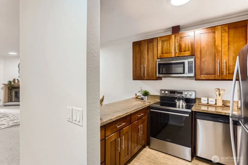 Property photo for 14547 Ne 40th St #j302, Bellevue photo 8