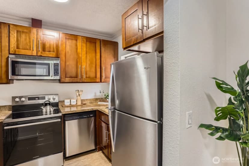 Property photo for 14547 Ne 40th St #j302, Bellevue photo 10