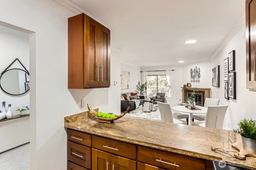 Property photo for 14547 Ne 40th St #j302, Bellevue photo 11