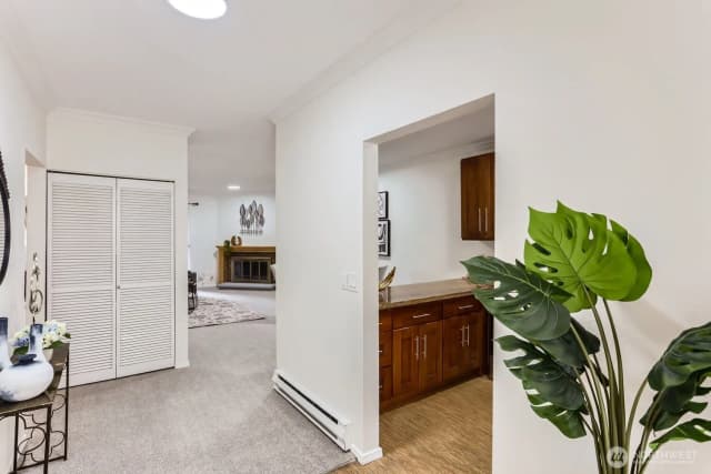 Property photo for 14547 Ne 40th St #j302, Bellevue photo 5