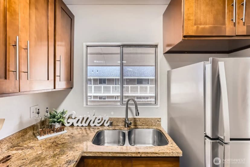 Property photo for 14547 Ne 40th St #j302, Bellevue photo 12