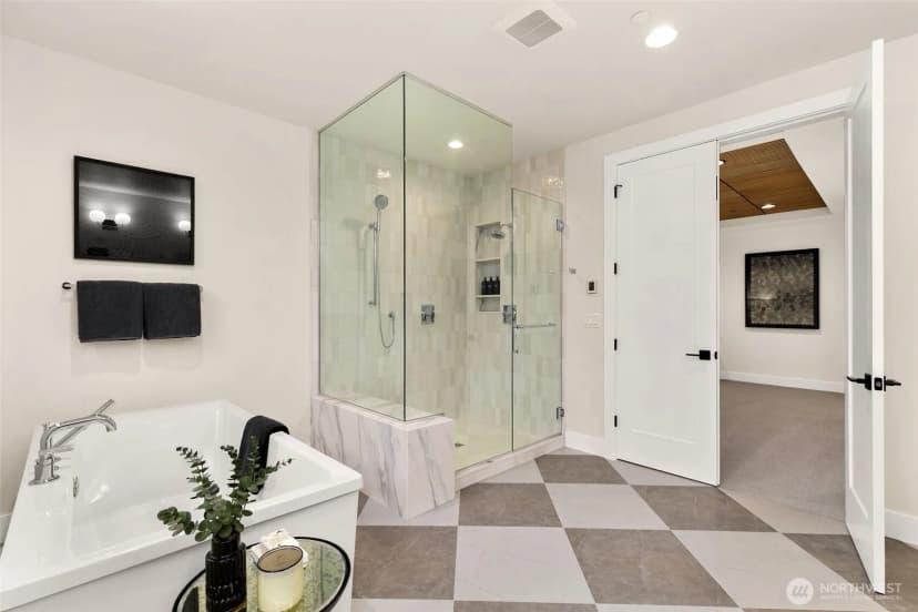 Property photo for 836 130th Avenue Ne, Bellevue photo 27