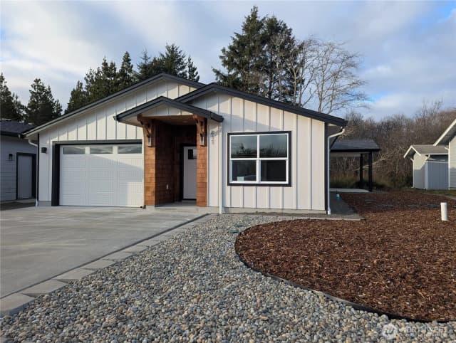 Property photo for 811 Ne 357th Street, Ocean Park