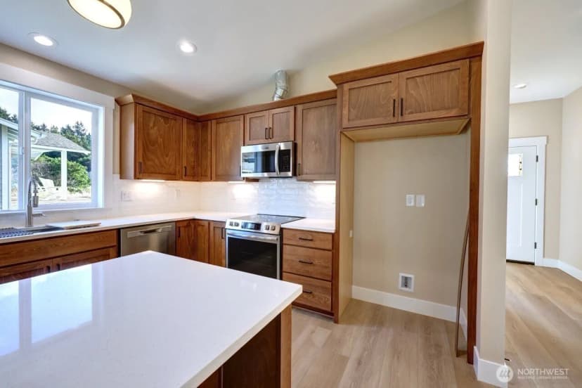 Property photo for 811 Ne 357th Street, Ocean Park photo 13
