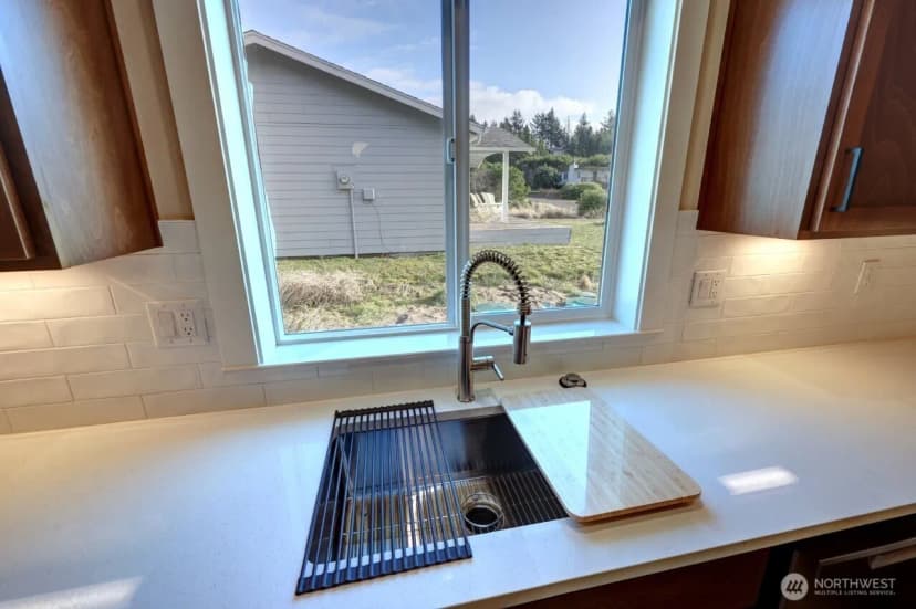 Property photo for 811 Ne 357th Street, Ocean Park photo 16