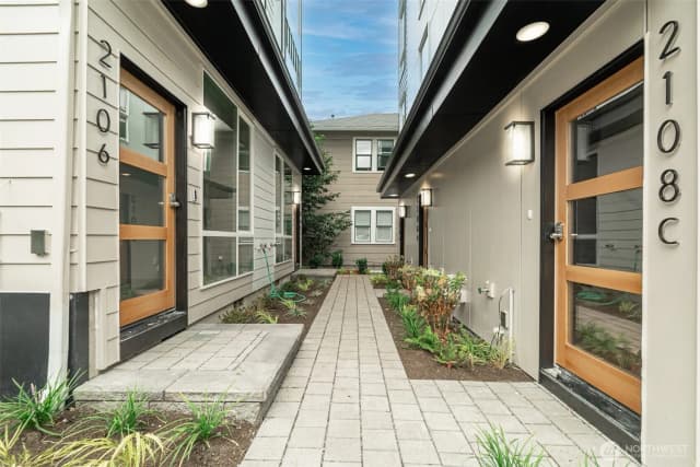 Property photo for 2108 15th Avenue S #b, Seattle photo 3