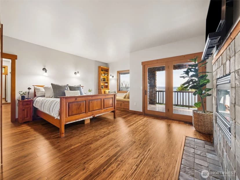 Property photo for 15926 Maplewild Avenue Sw, Seattle photo 21
