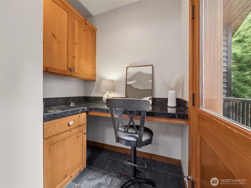Property photo for 15926 Maplewild Avenue Sw, Seattle photo 16