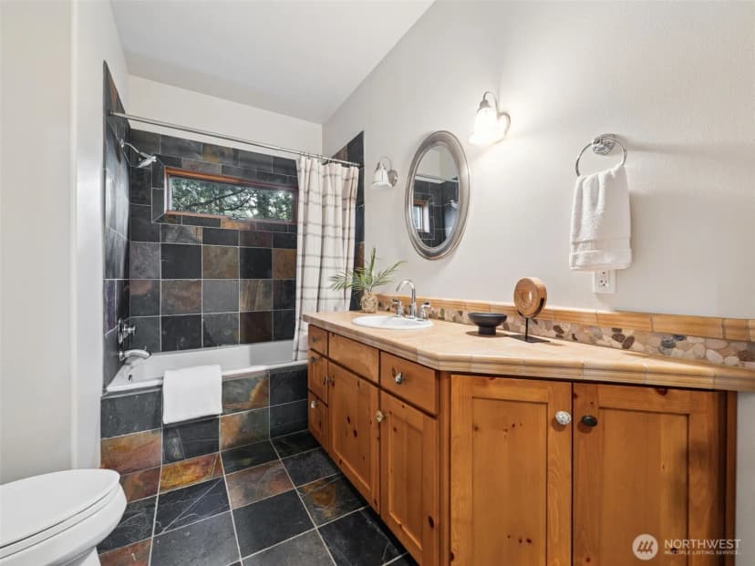 Property photo for 15926 Maplewild Avenue Sw, Seattle photo 27
