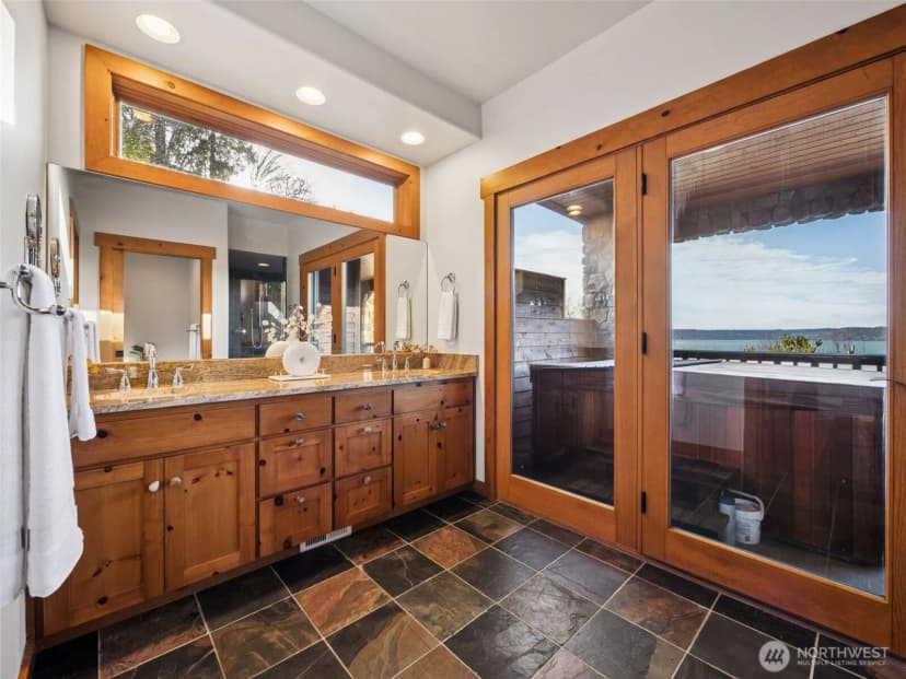 Property photo for 15926 Maplewild Avenue Sw, Seattle photo 23