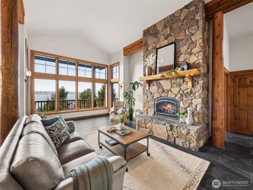 Property photo for 15926 Maplewild Avenue Sw, Seattle photo 13