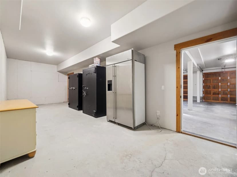 Property photo for 15926 Maplewild Avenue Sw, Seattle photo 32