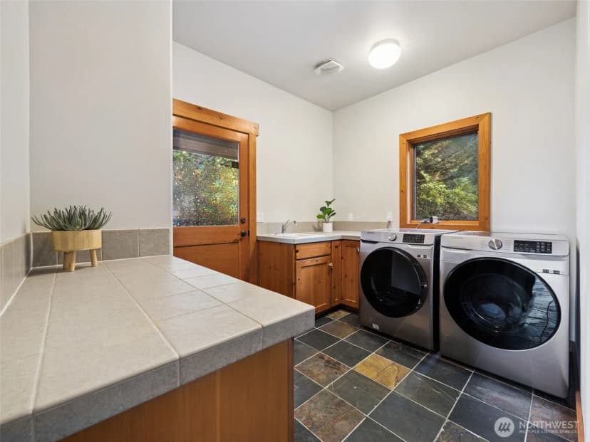 Property photo for 15926 Maplewild Avenue Sw, Seattle photo 29