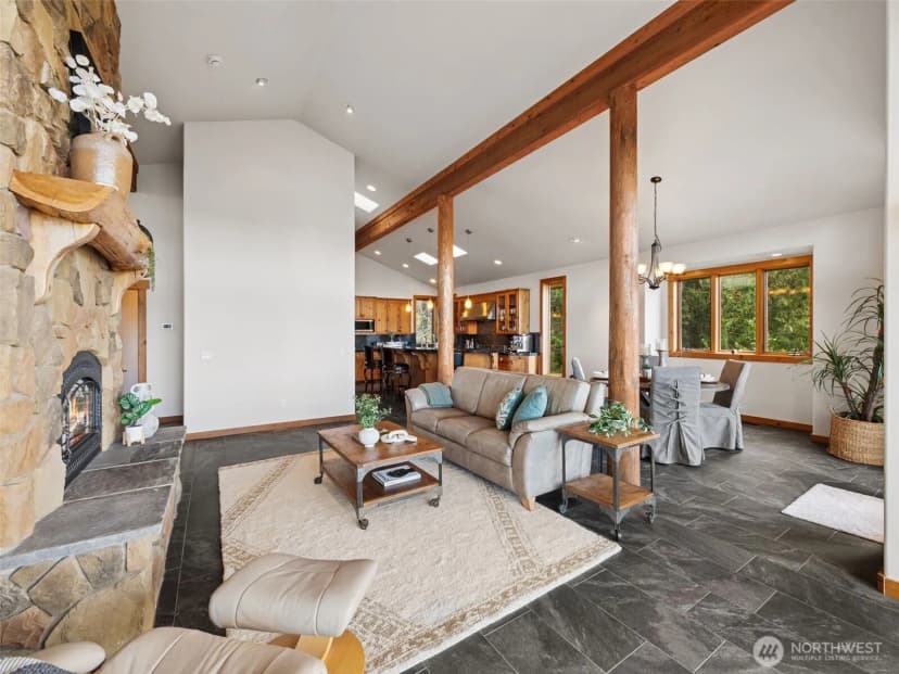 Property photo for 15926 Maplewild Avenue Sw, Seattle photo 14