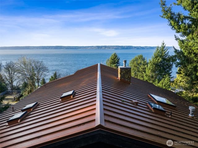Property photo for 15926 Maplewild Avenue Sw, Seattle photo 3