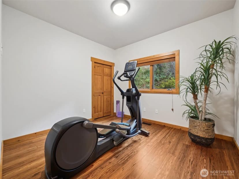 Property photo for 15926 Maplewild Avenue Sw, Seattle photo 28