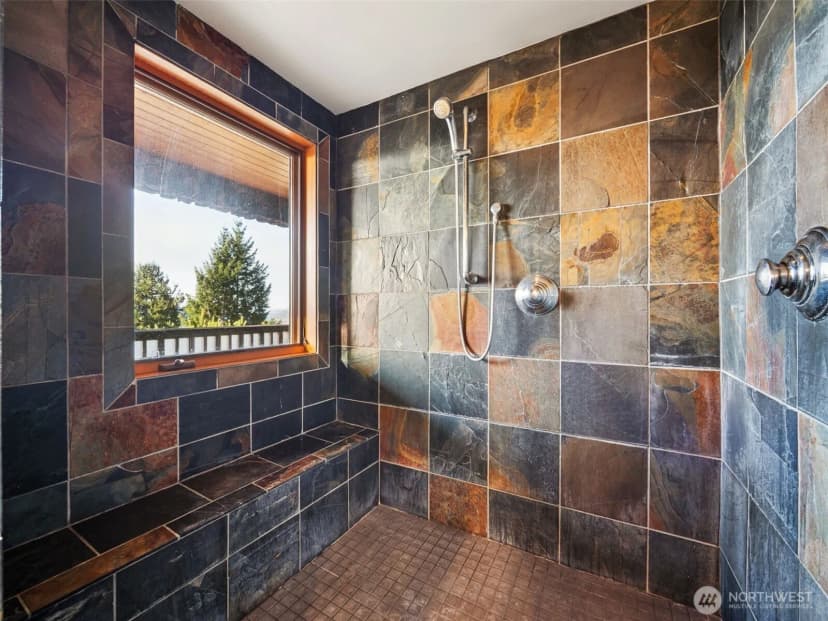 Property photo for 15926 Maplewild Avenue Sw, Seattle photo 24
