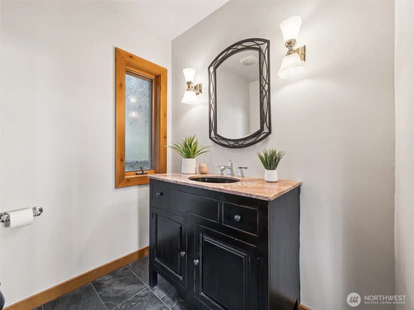 Property photo for 15926 Maplewild Avenue Sw, Seattle photo 17