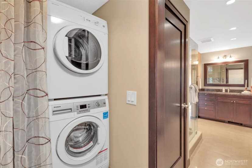 Property photo for 1231 5th Avenue N #101, Seattle photo 19