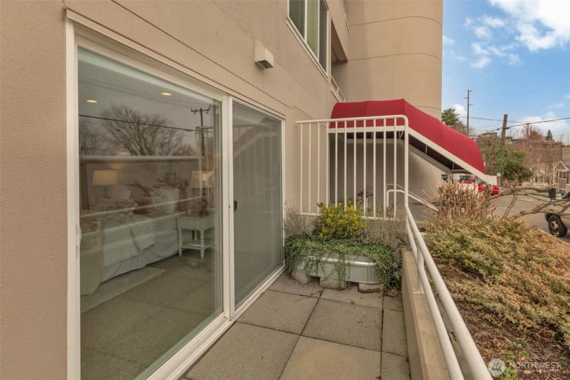 Property photo for 1231 5th Avenue N #101, Seattle photo 28