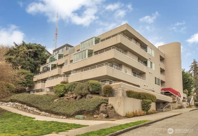 Property photo for 1231 5th Avenue N #101, Seattle
