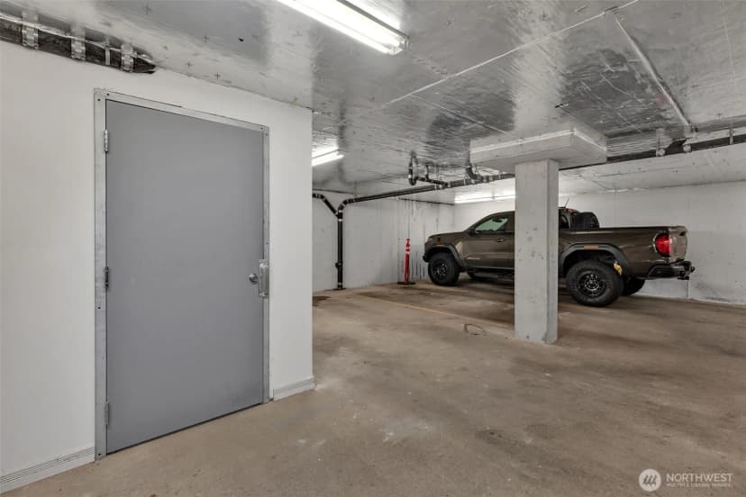 Property photo for 1231 5th Avenue N #101, Seattle photo 24
