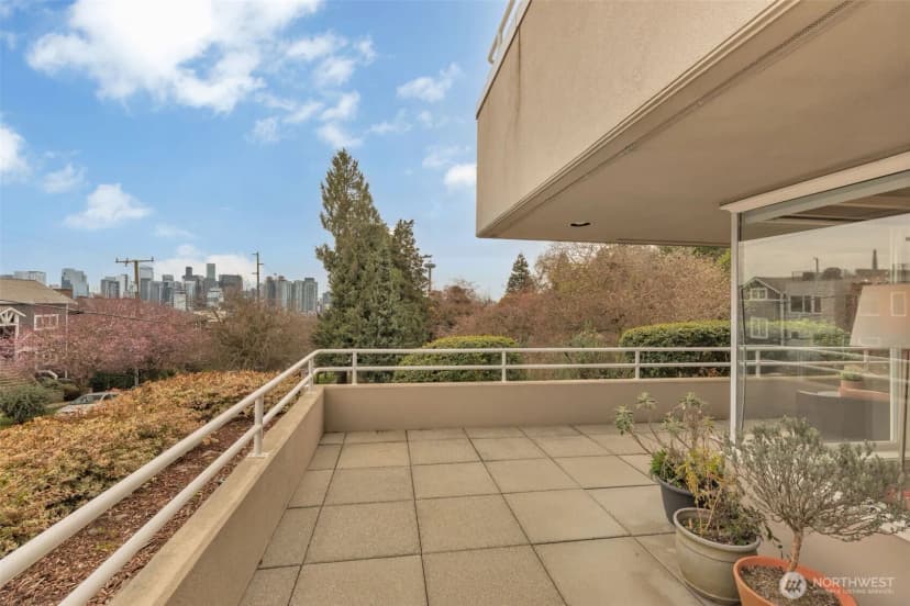 Property photo for 1231 5th Avenue N #101, Seattle photo 26