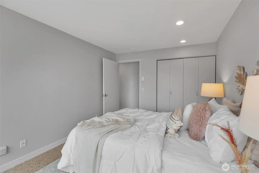 Property photo for 1231 5th Avenue N #101, Seattle photo 17