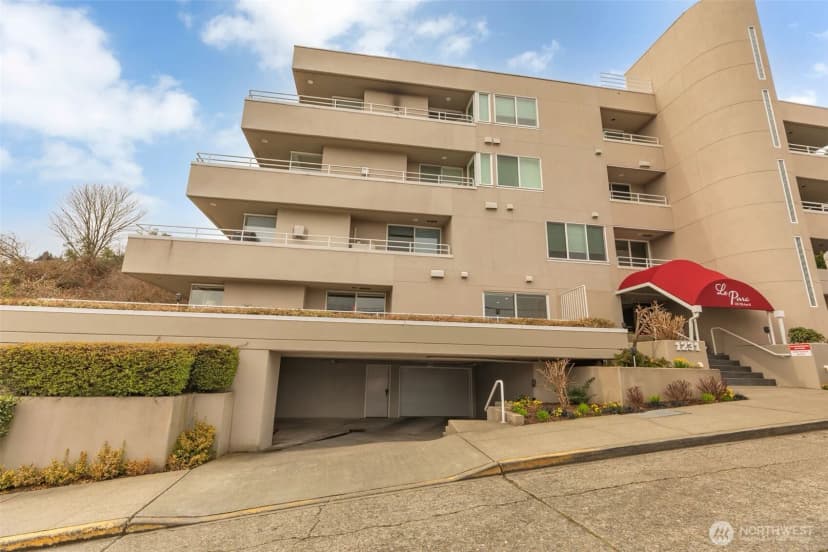 Property photo for 1231 5th Avenue N #101, Seattle photo 30
