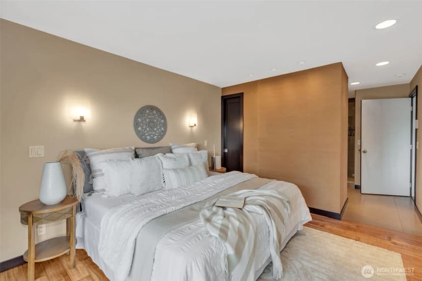 Property photo for 1231 5th Avenue N #101, Seattle photo 12