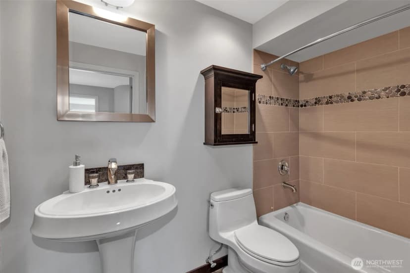 Property photo for 1231 5th Avenue N #101, Seattle photo 18