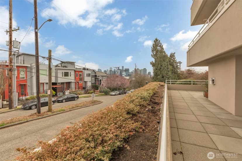 Property photo for 1231 5th Avenue N #101, Seattle photo 29