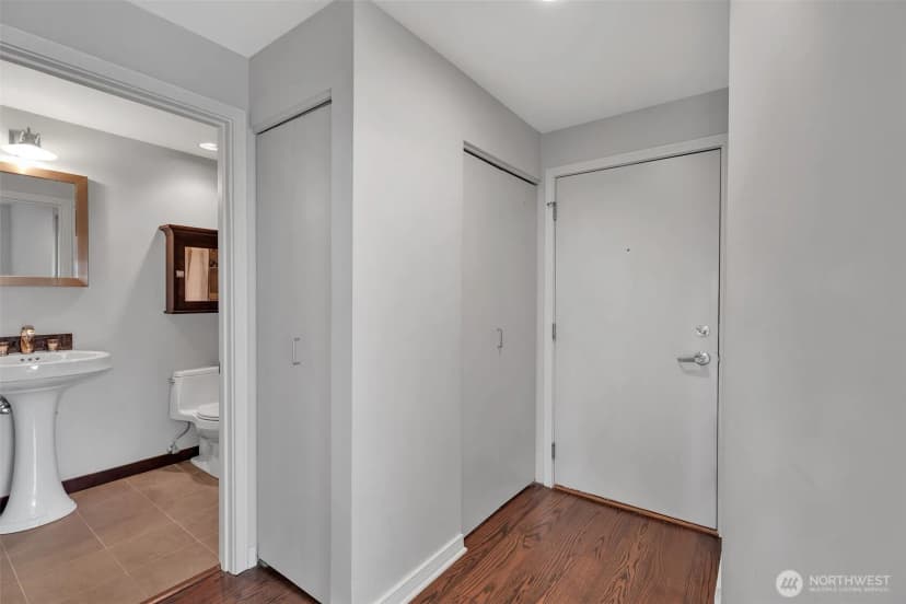 Property photo for 1231 5th Avenue N #101, Seattle photo 20