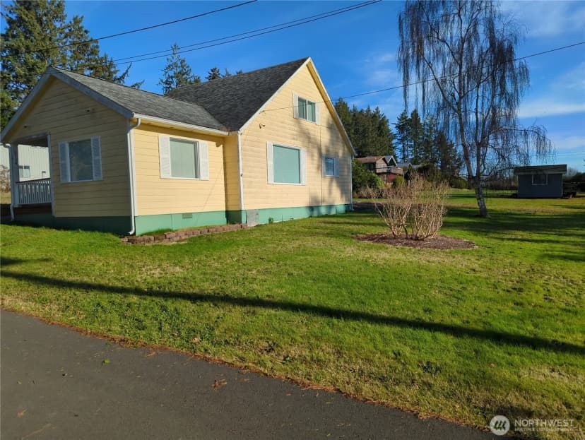 Property photo for 1104 Rose Avenue Ne, Ilwaco photo 2