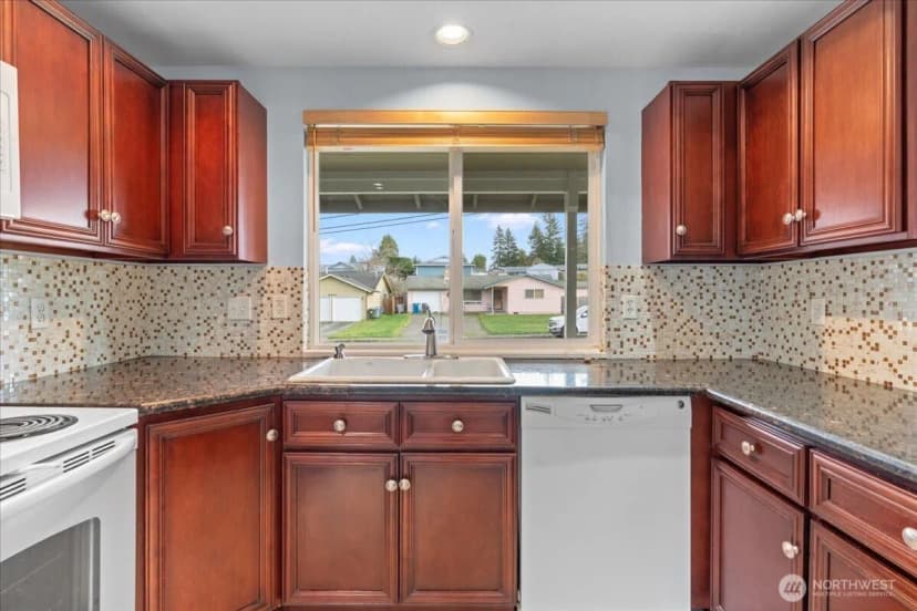 Property photo for 16625 126th Avenue Se, Renton photo 9