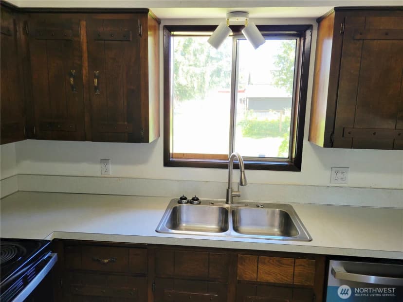 Property photo for 300 Maple Street, Toledo photo 12