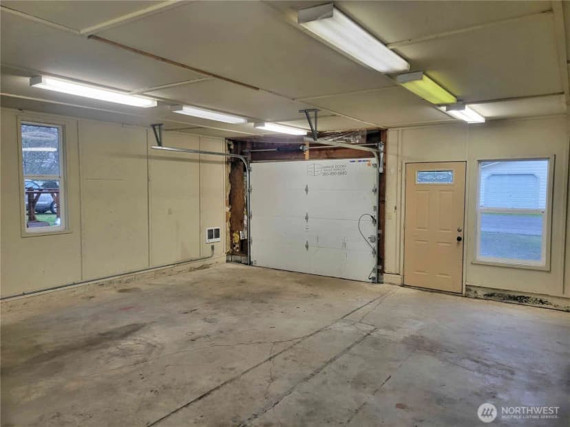 Property photo for 300 Maple Street, Toledo photo 21