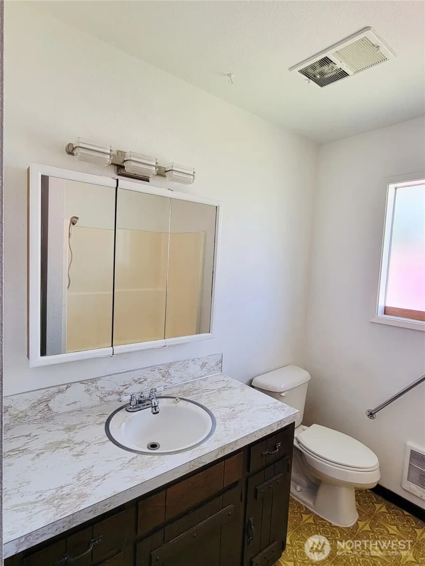 Property photo for 300 Maple Street, Toledo photo 17