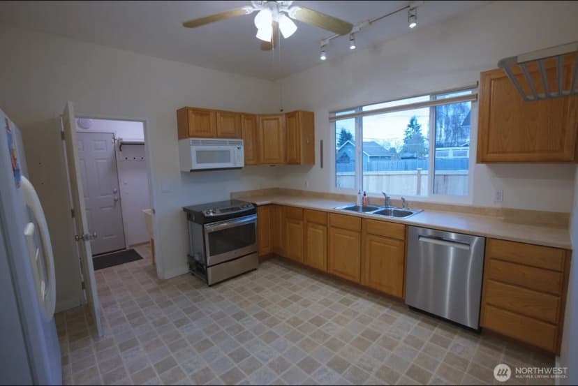 Property photo for 2313 Maple Street, Everett photo 14
