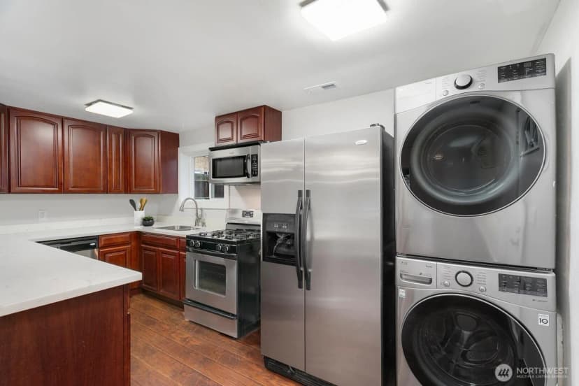 Property photo for 3513 Ne 6th Place, Renton photo 11