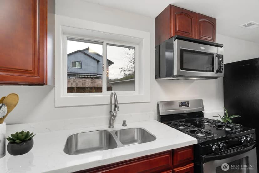 Property photo for 3513 Ne 6th Place, Renton photo 15
